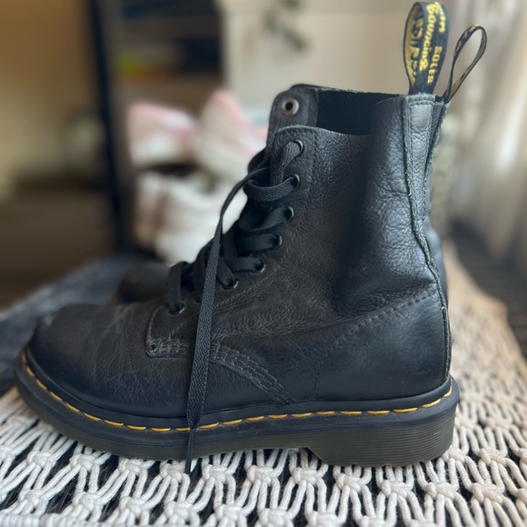 Black 1460 Women’s Pascal Dr. Marten boots - Picture 2 of 9